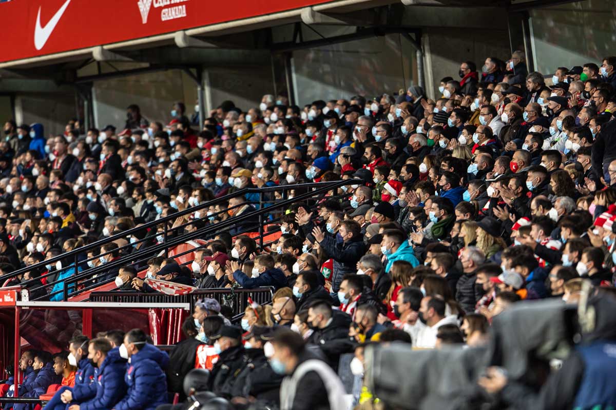 Fotos: Encuéntrate en la grada del Granada-Atlético de Madrid