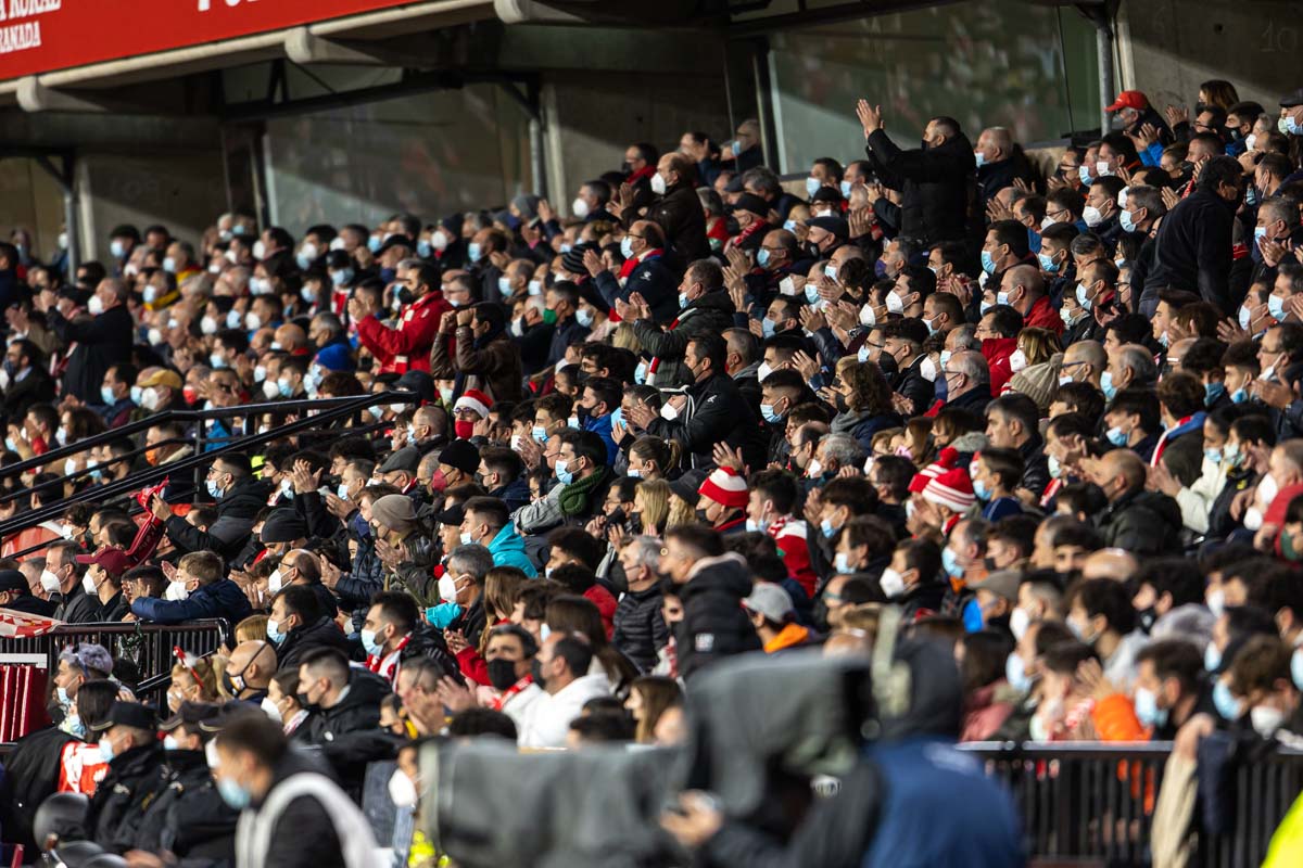 Fotos: Encuéntrate en la grada del Granada-Atlético de Madrid