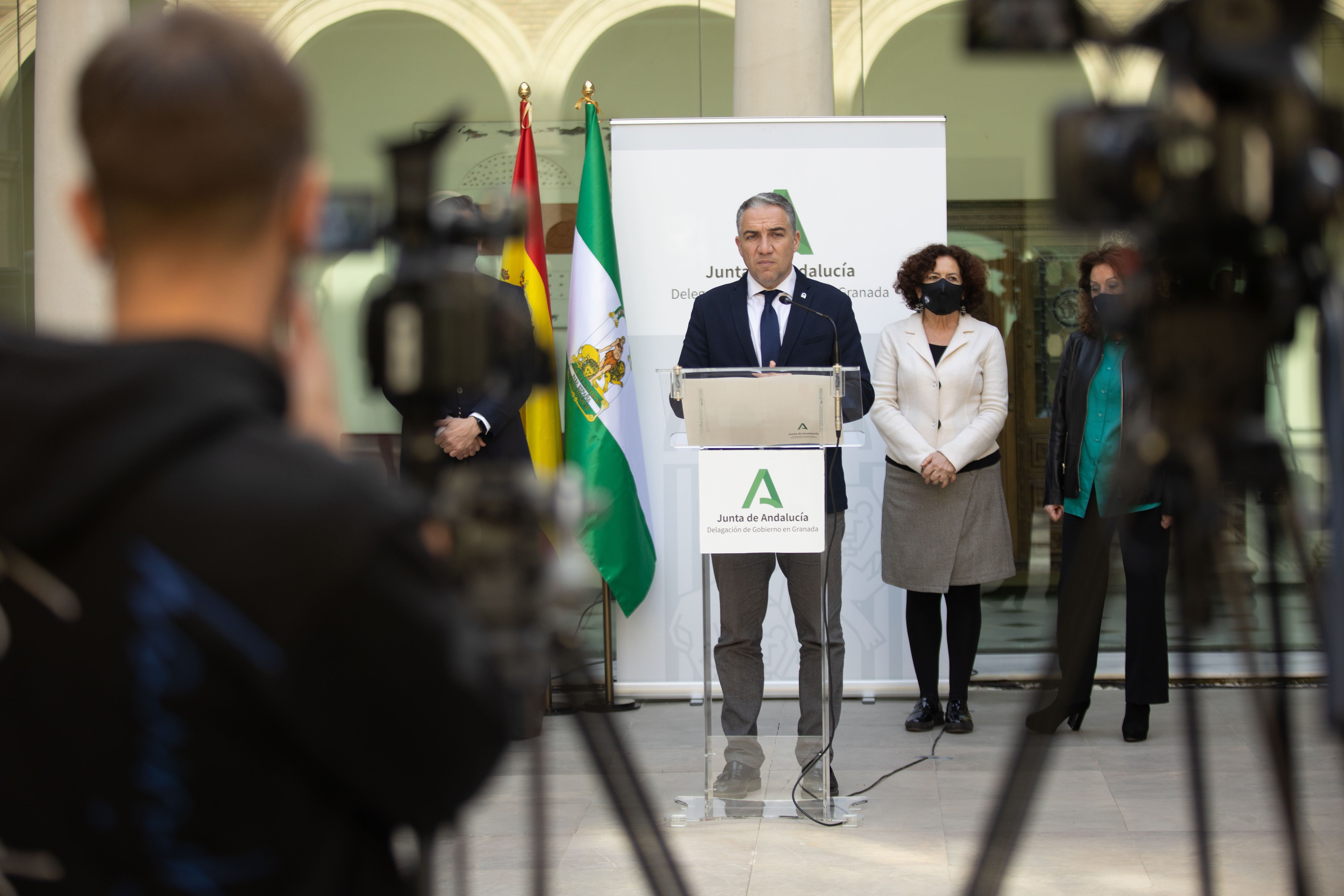 Bendodo, sobre la vacunación con tercera dosis a los jóvenes: «Andalucía no puede esperar hasta marzo»