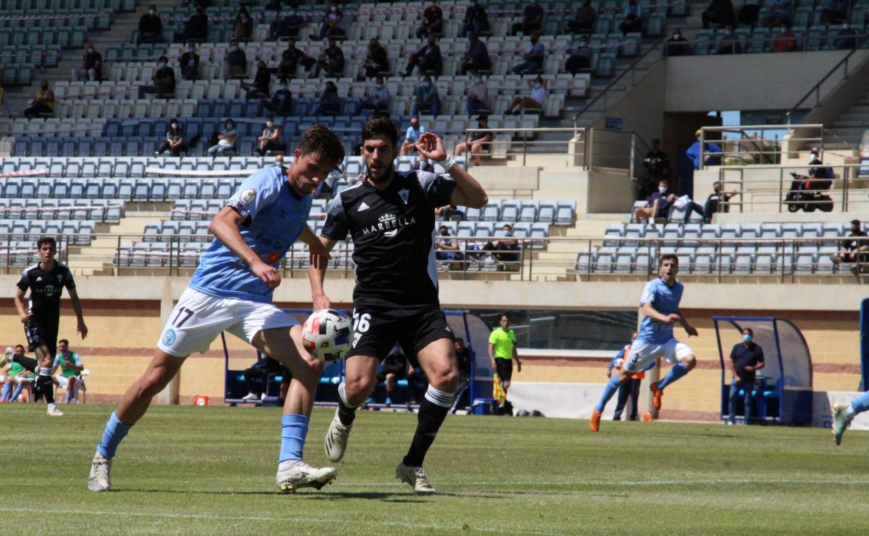 El delantero celeste Sergio Pérez será baja por tarjetas para el envite contra el Mar Menor CF.