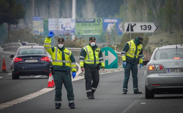 El coronavirus causa decenas de bajas médicas entre las fuerzas de seguridad de Granada