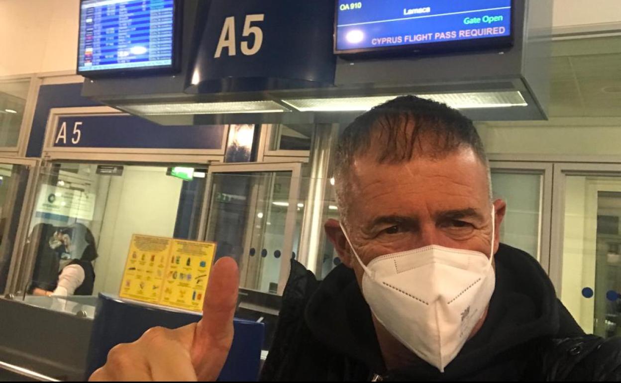 Lucas Alcaraz, a su llegada a Chipre. 