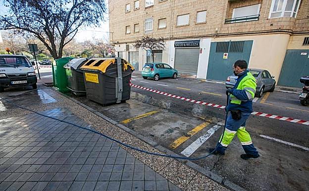 Contenedores quemados en zona centro y sur en Nochevieja en Granada