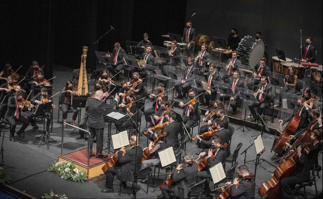El público abarrotó el Auditorio Maestro Padilla para ver y oir el concierto de Año Nuevo de la OCAL.