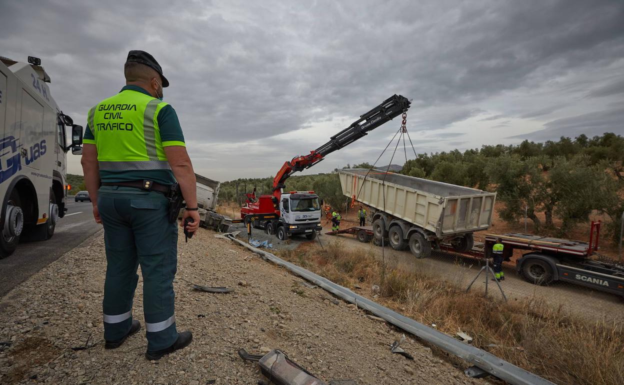 Accidente de tráfico entre dos camiones.