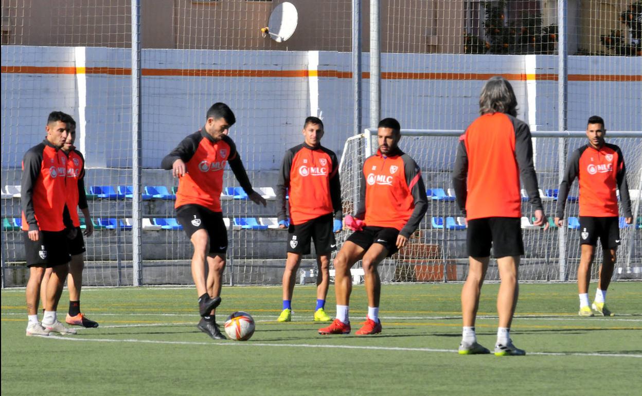 Entrenamiento del Linares Deportivo. 
