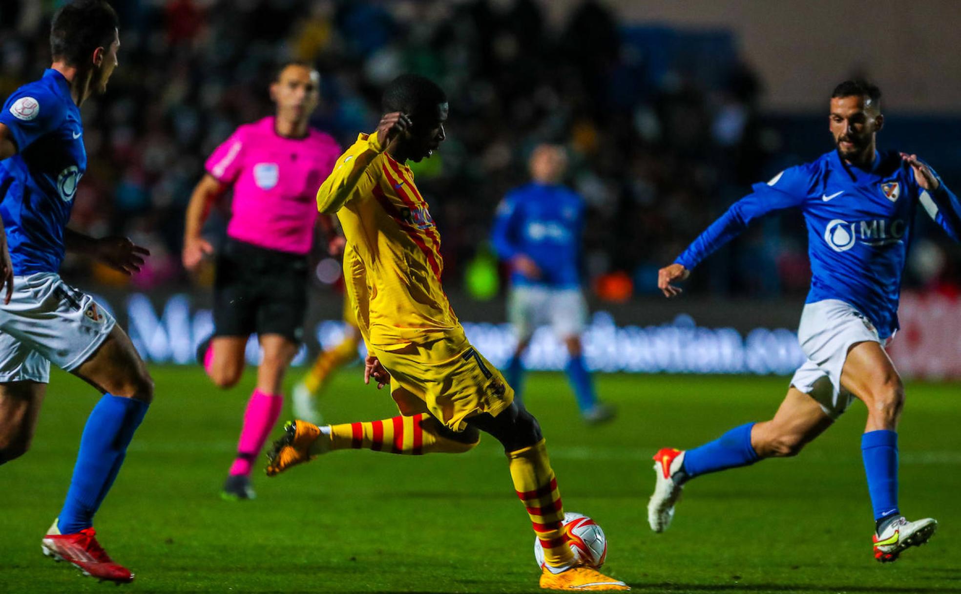La entrada de Dembele salvó al Barcelona en su ronda de Copa en Linares. 