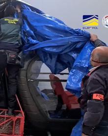 Imagen secundaria 2 - Helicópteros y dinero intervenido.