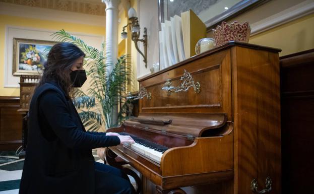 Tocar el piano fue uno de los entretenimientos de Lorca durante su estancia en la casa de los Rosales. 