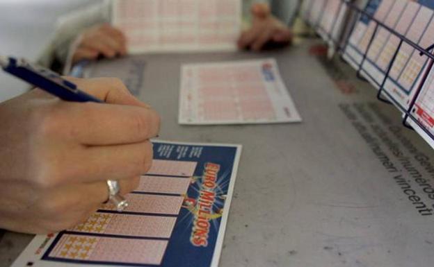 Varos ganadores de premios de Euromillones podrían perder su dinero
