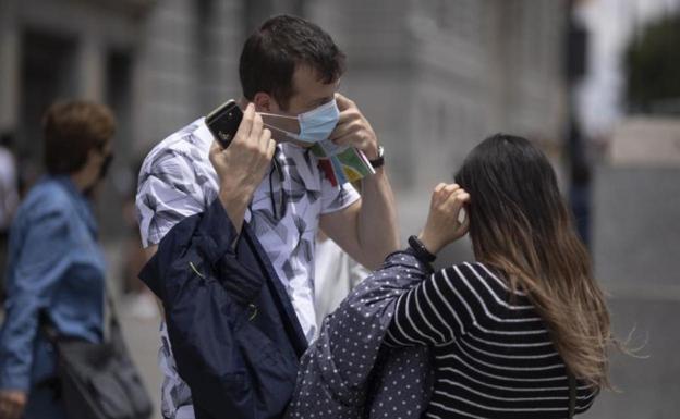 Los expertos desvelan las mejores mascarillas para evitar el contagio de omicrón