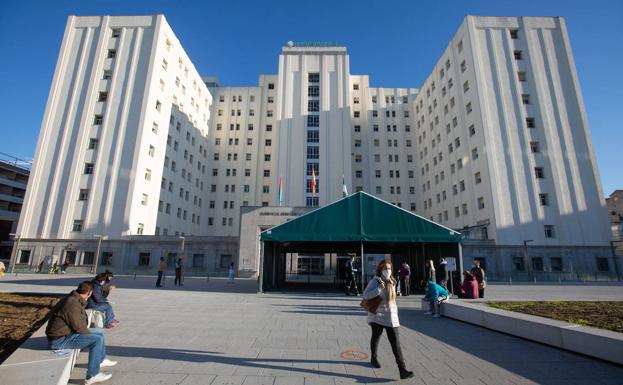 La sexta ola obliga a los hospitales de Granada a aplazar el 30% de las operaciones programadas 