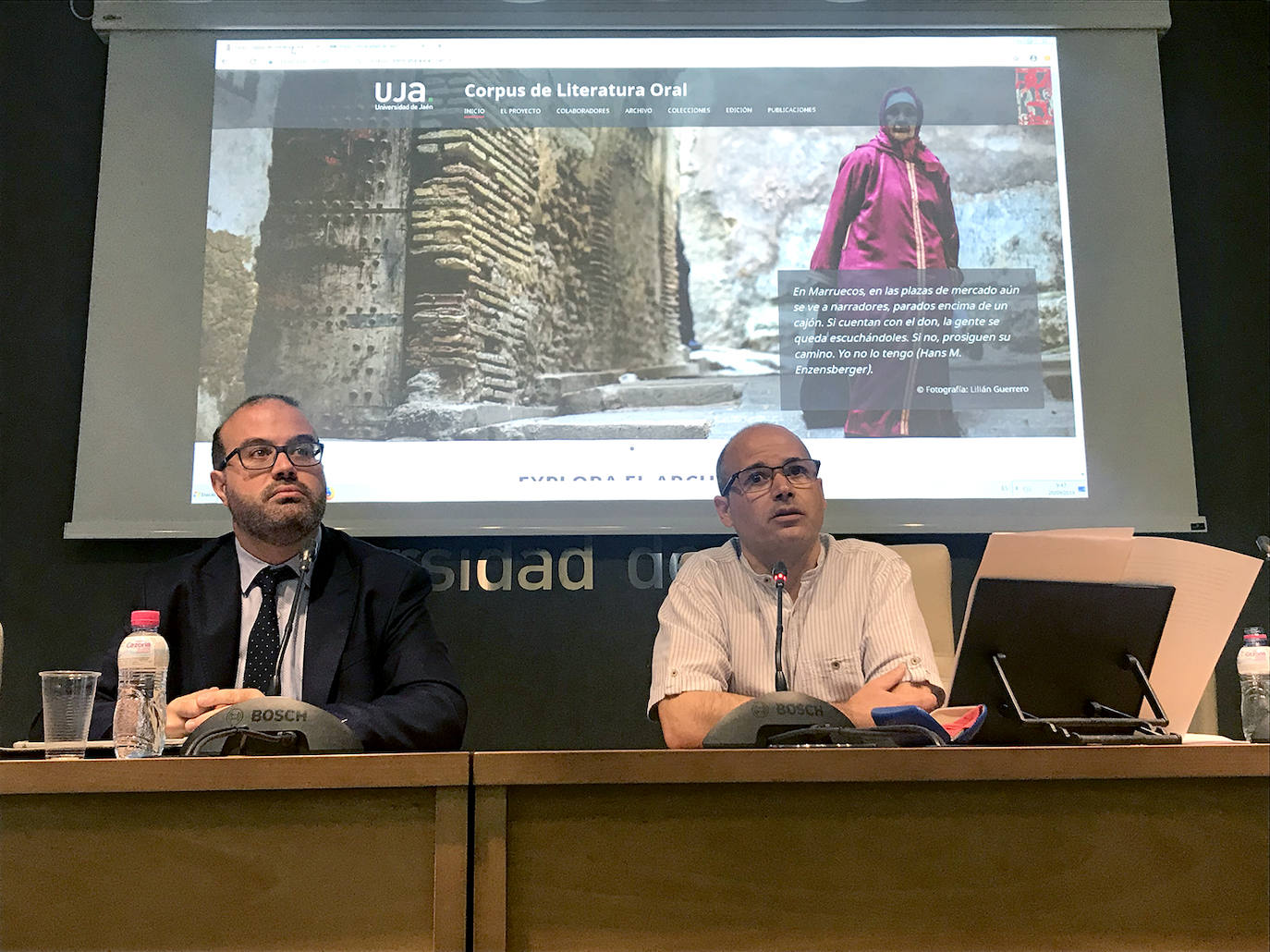 Felipe Serrano Estrella (izq.) durante un acto en la UJA. 