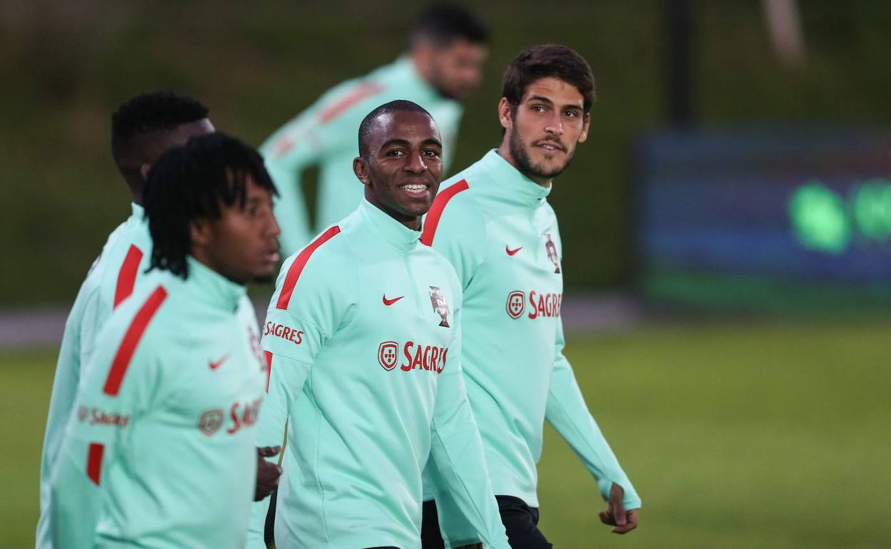 Gonçalo Paciencia, a la derecha, en una convocatoria con la selección portuguesa. 