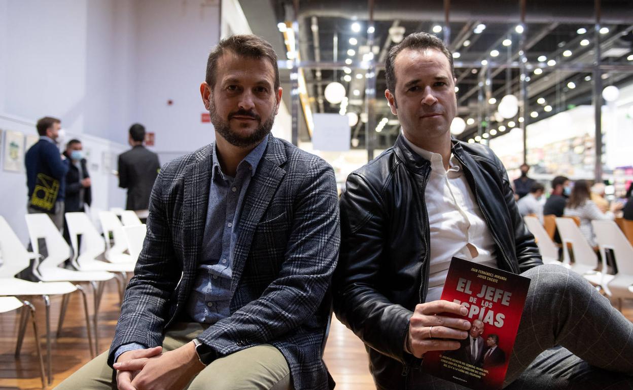 Juan Fernández-Miranda y Javier Chicote, autores de 'El jefe de los espías', invitados del Aula de Cultura de IDEAL.