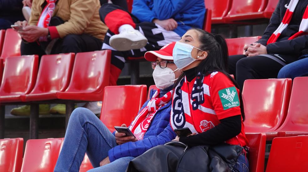 Encuéntrate en la grada de Los Cármenes