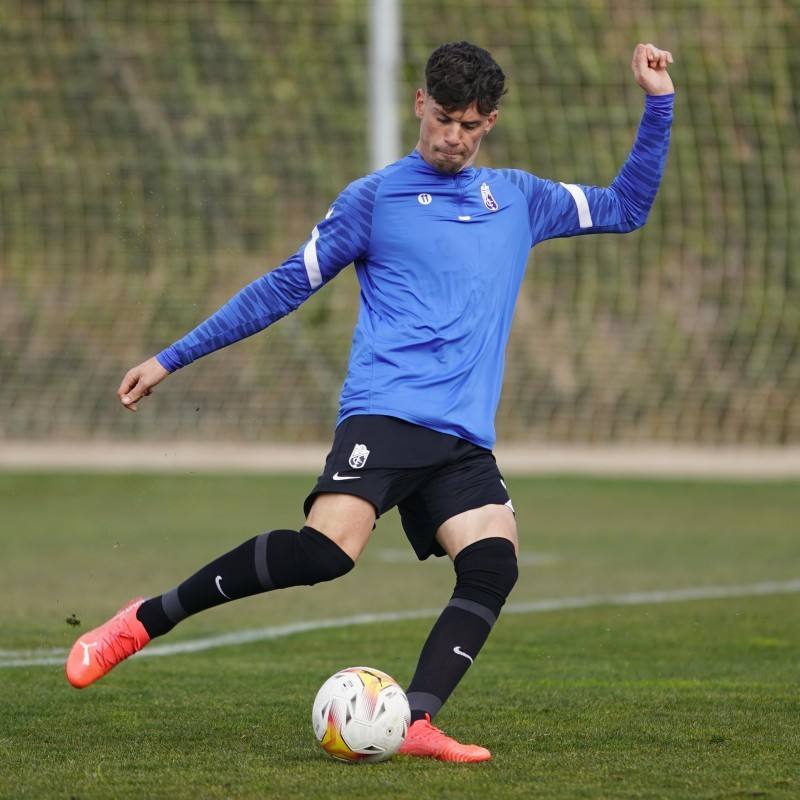 Butzke últimamente entrena y juega con los 'mayores'. 