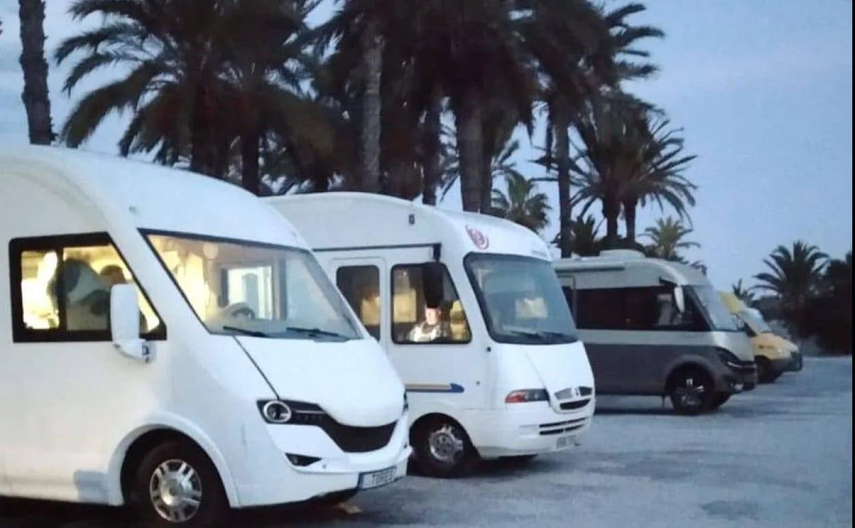 Almuñécar pone coto a las autocaravanas y prohíbe que estacionen en paseos marítimos