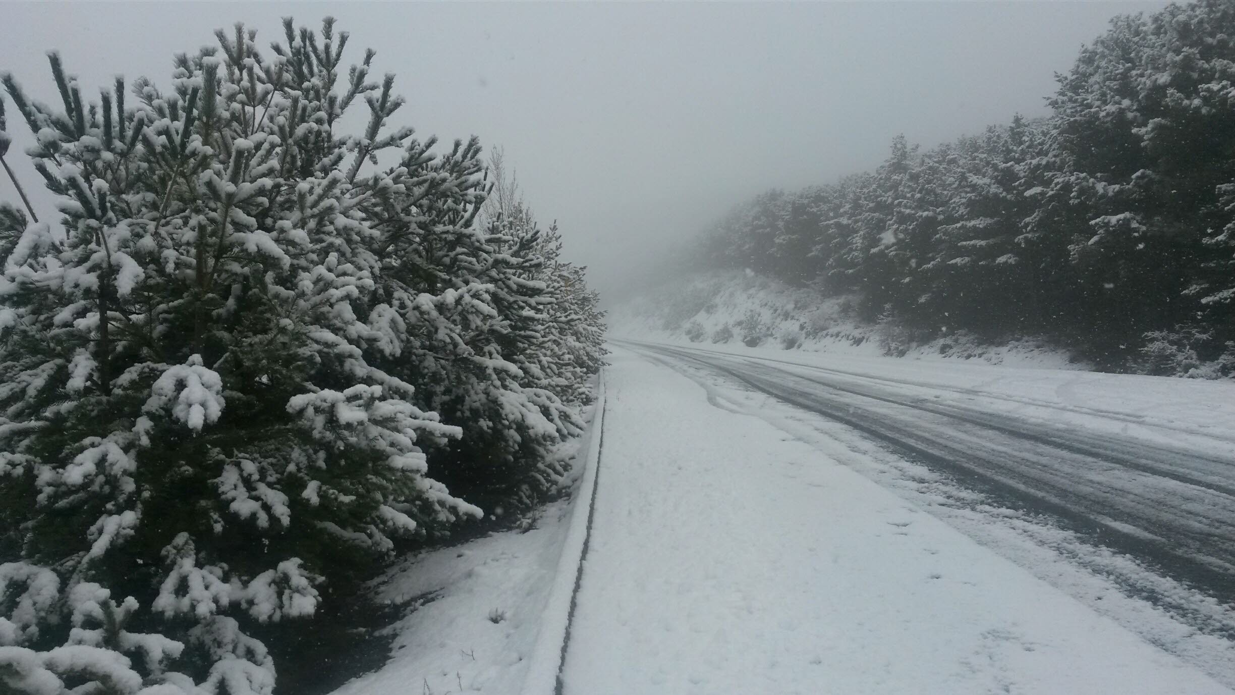 La nieve obliga a cerrar el puerto de La Ragua