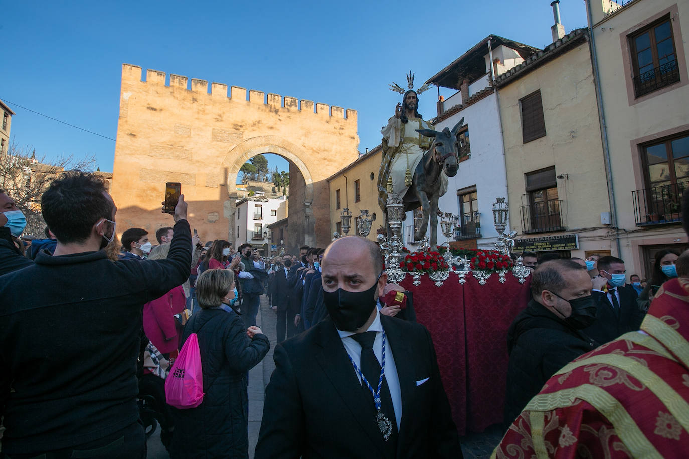 La Borriquilla y el Nazareno, por las calles de Granada.