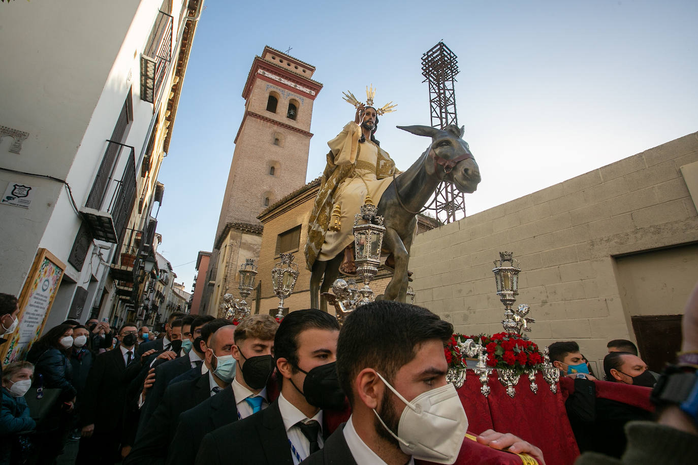 La Borriquilla y el Nazareno, por las calles de Granada.