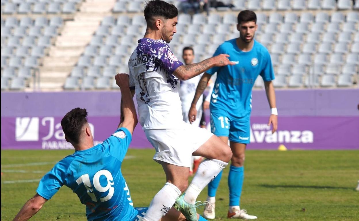 Una de las jugadas del partido. 