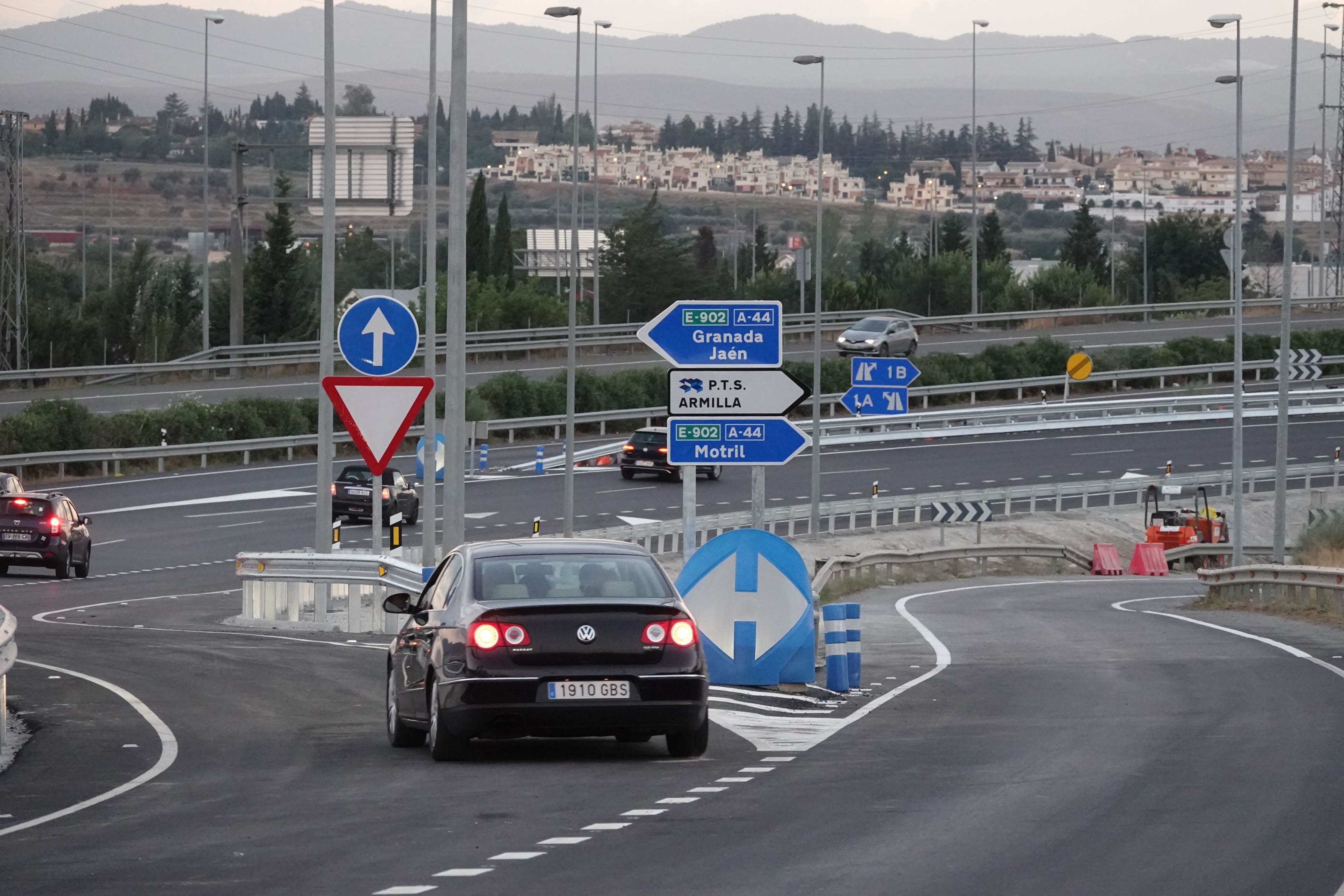 La DGT está enviando una carta a miles de conductores: qué debes de hacer cuando la recibas