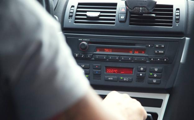 Aviso importante de la DGT a conductores para sintonizar la radio