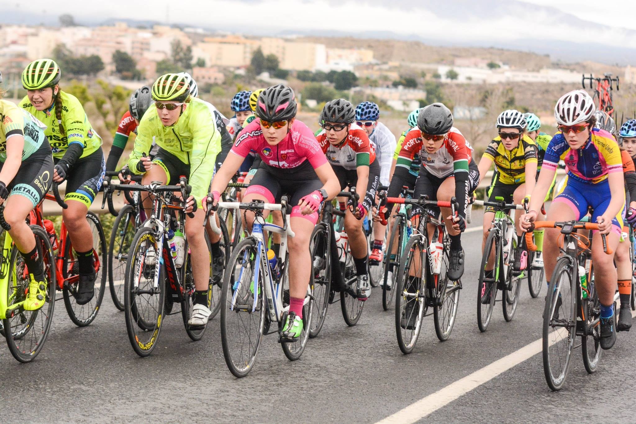 Las mejores ciclistas del panorama internacional recorrerán el tramo entre Níjar y Cuevas del Almanzora.