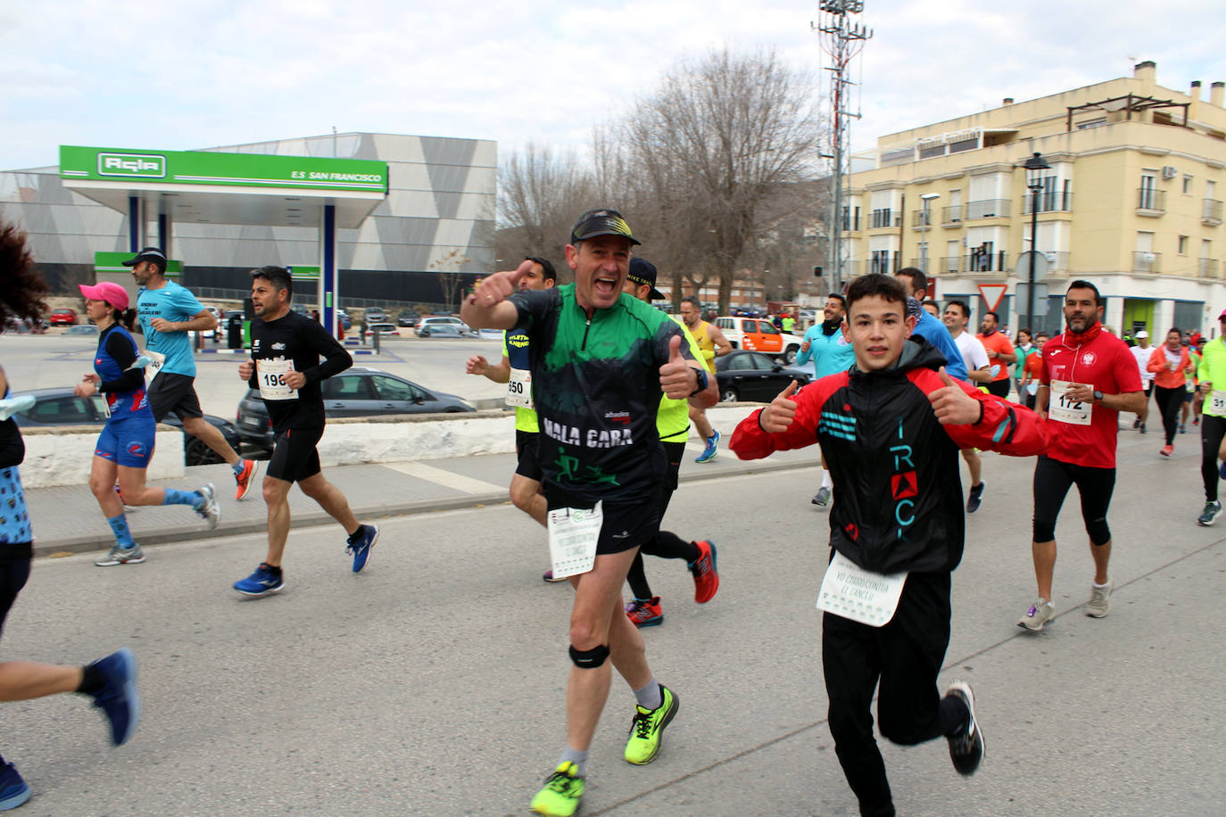 812 atletas, de ellos un centenar locales, participan en la prueba que inaugura el nuevo Circuito de Fondo en una espectacular jornada de atletismo y un exigente recorrido por el casco urbano lojeño