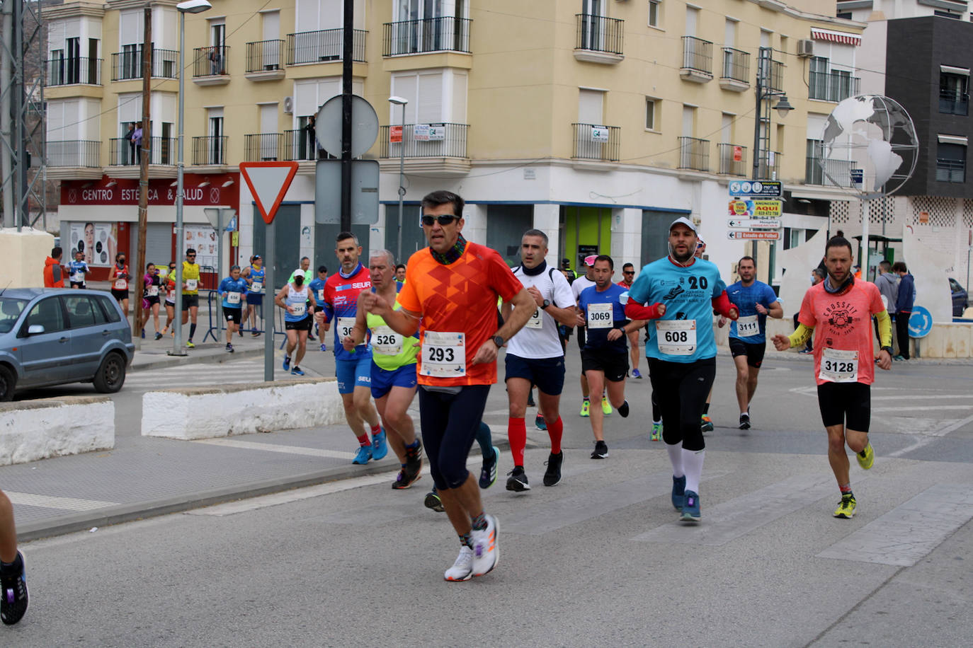 812 atletas, de ellos un centenar locales, participan en la prueba que inaugura el nuevo Circuito de Fondo en una espectacular jornada de atletismo y un exigente recorrido por el casco urbano lojeño