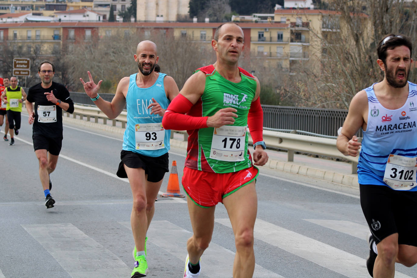 812 atletas, de ellos un centenar locales, participan en la prueba que inaugura el nuevo Circuito de Fondo en una espectacular jornada de atletismo y un exigente recorrido por el casco urbano lojeño