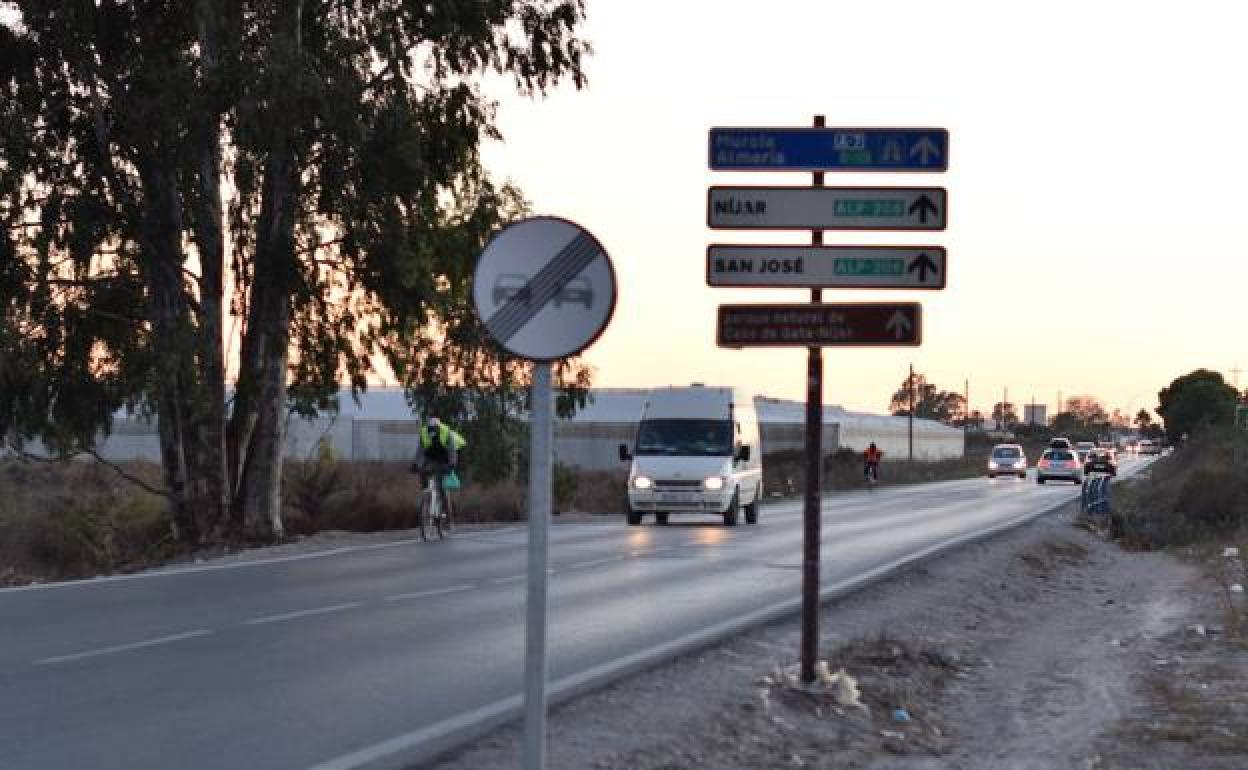 Provincia de Almería | Níjar | Medio centenar de colectivos exige la duplicación de la carretera de San Isidro