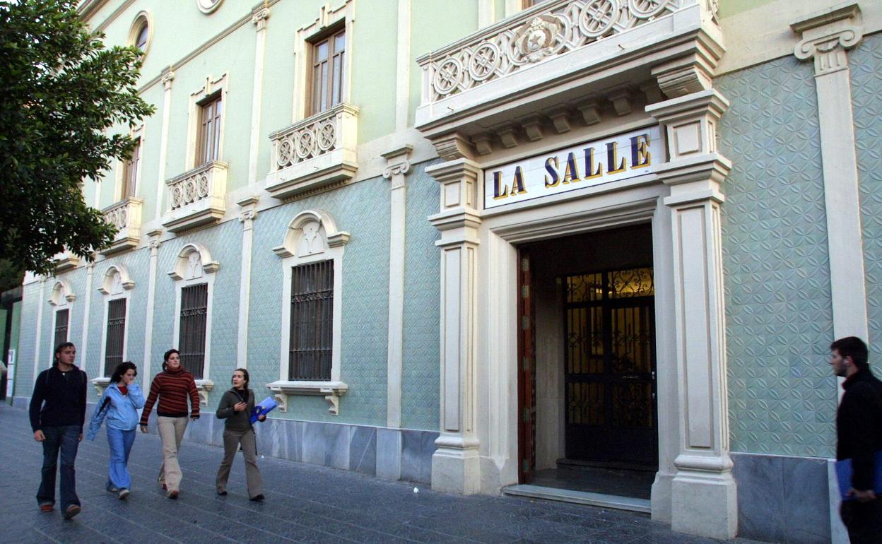 Vista exterior del Colegio La Salle, en Almería.