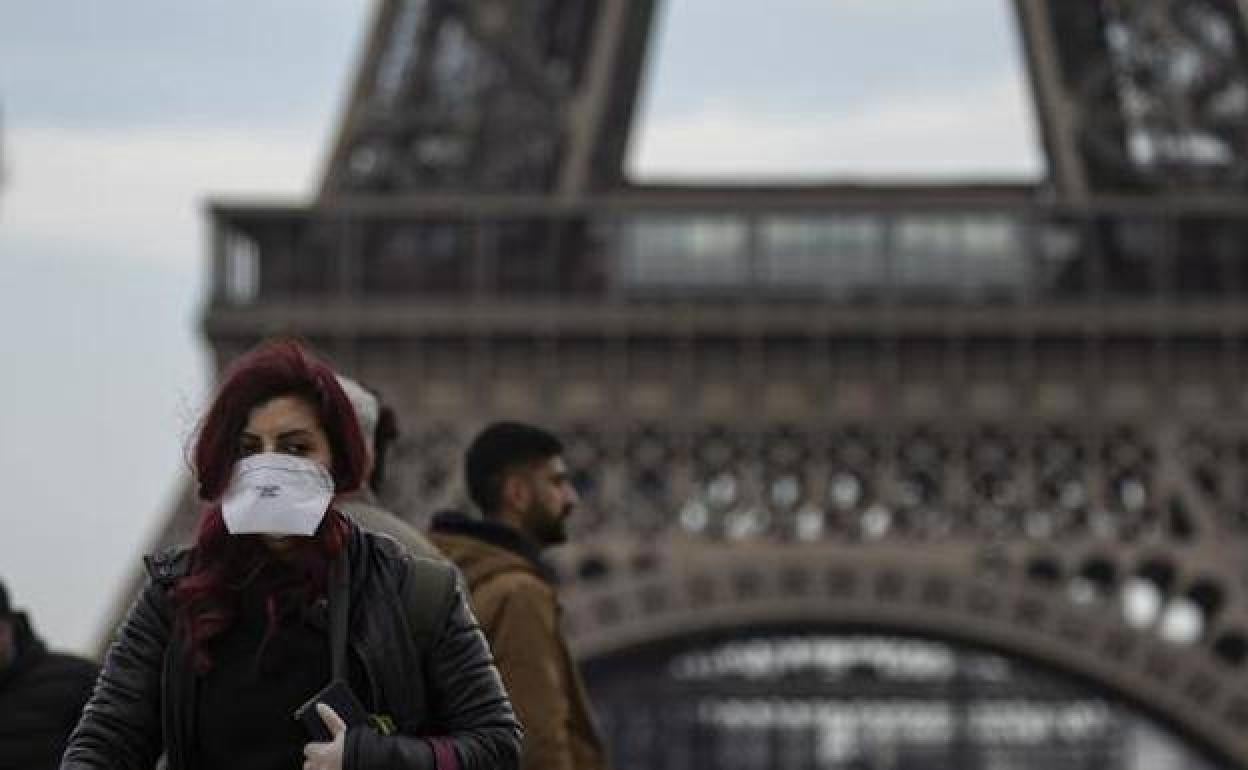 Francia eliminará la mascarilla en interiores con certificado covid