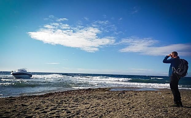 El barco en la costa granadina.
