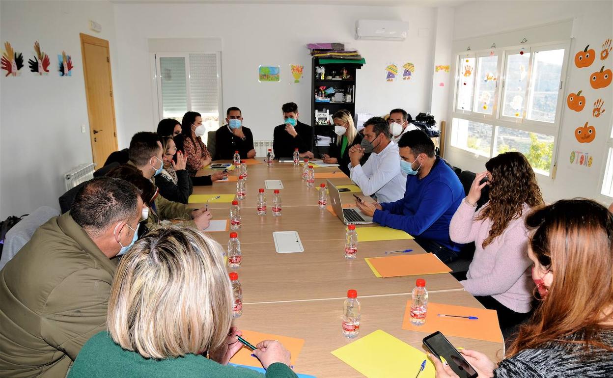 Lanjarón y Dílar estrechan sus lazos de colaboración compartiendo experiencias