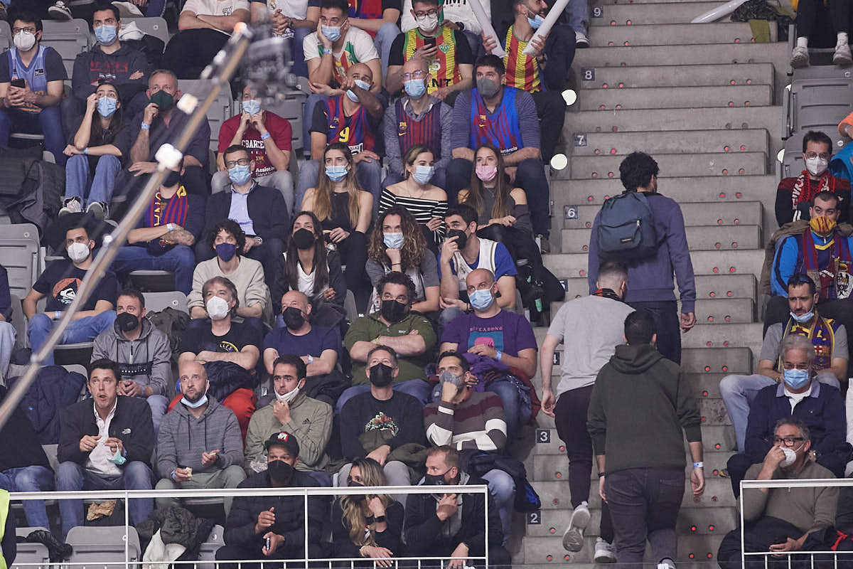 Las imágenes de las gradas del Palacio de los Deportes de Granada en el segundo encuentro de cuartos de final