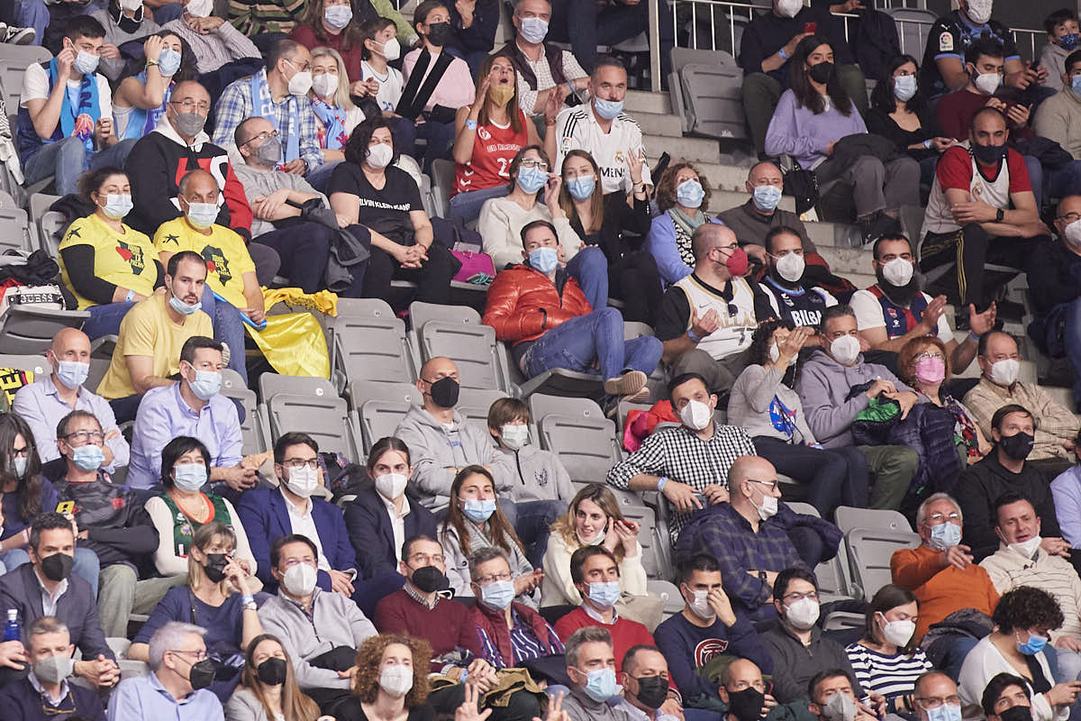 Las imágenes de las gradas del Palacio de los Deportes de Granada en el segundo encuentro de cuartos de final
