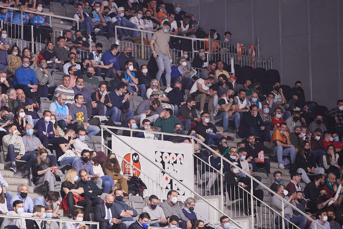 Las imágenes de las gradas del Palacio de los Deportes de Granada en el segundo encuentro de cuartos de final