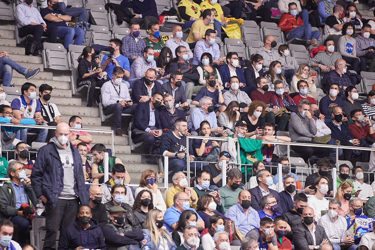 Las imágenes de las gradas del Palacio de los Deportes de Granada en el segundo encuentro de cuartos de final