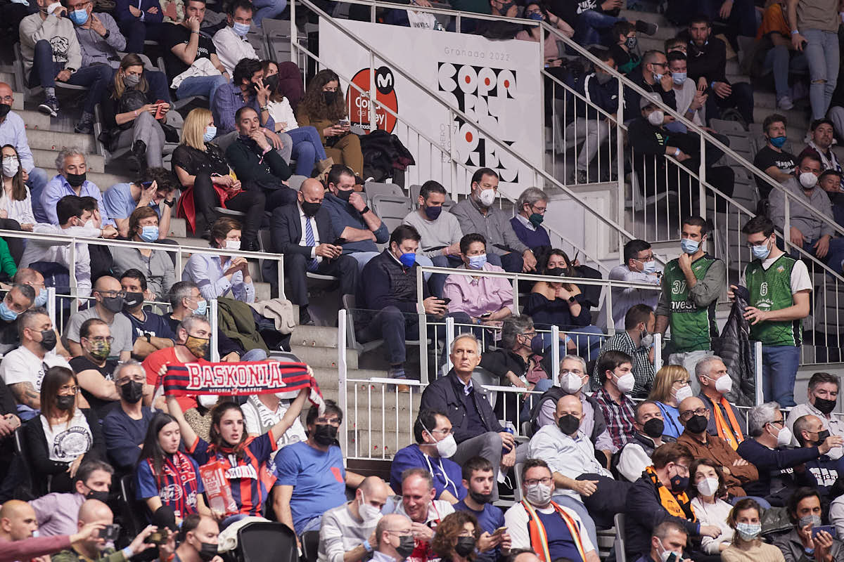 Las imágenes de las gradas del Palacio de los Deportes de Granada en el segundo encuentro de cuartos de final