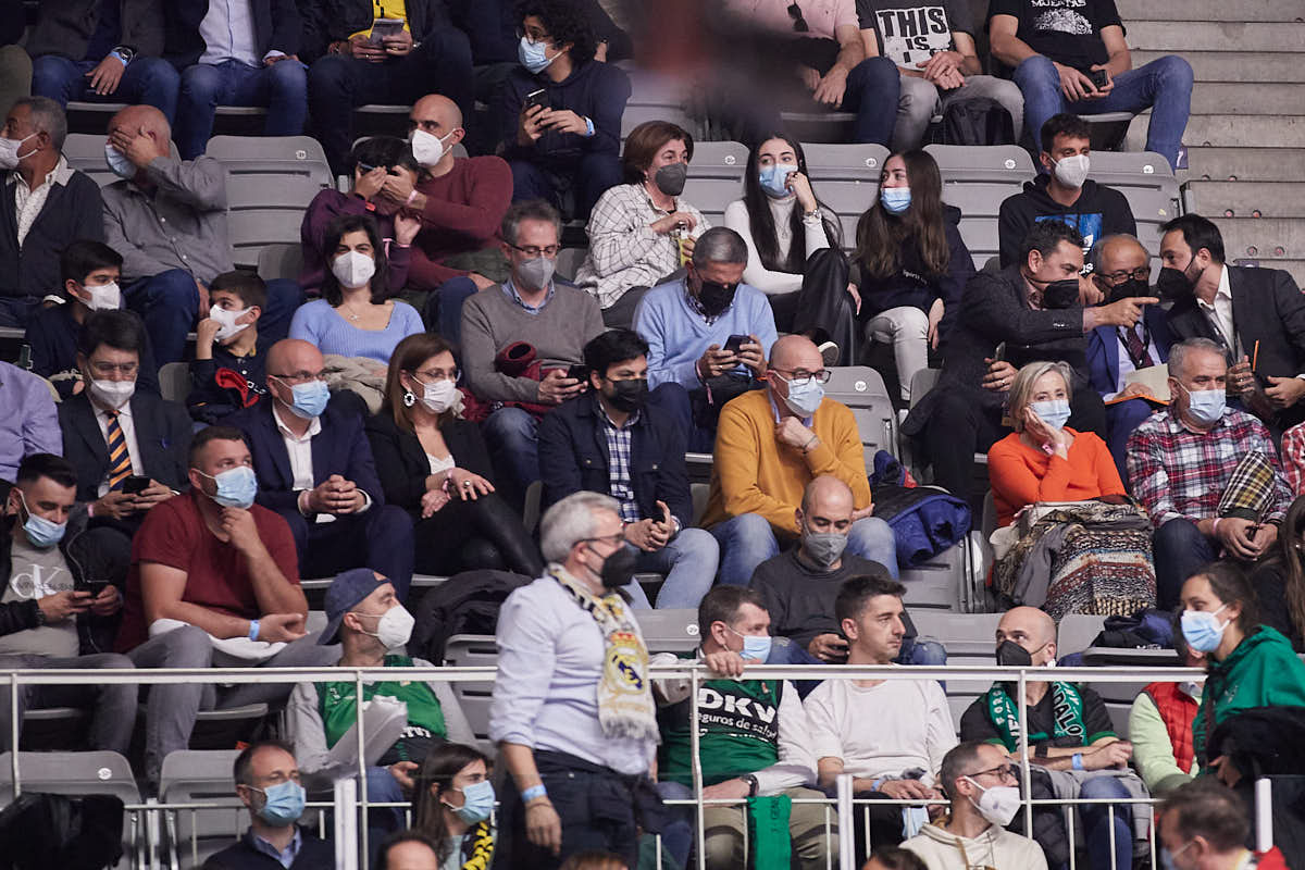 Las imágenes de las gradas del Palacio de los Deportes de Granada en el segundo encuentro de cuartos de final