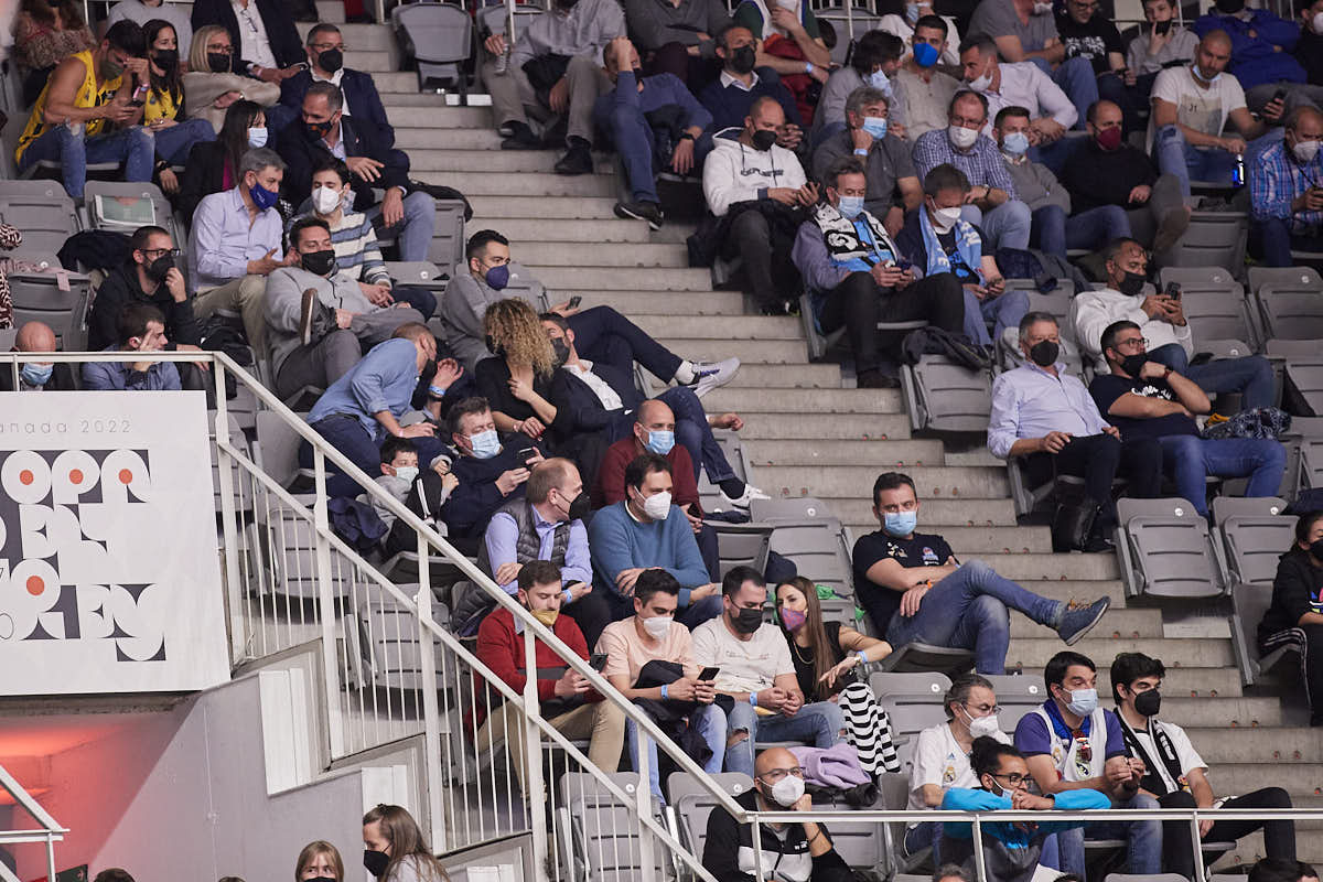 Las imágenes de las gradas del Palacio de los Deportes de Granada en el segundo encuentro de cuartos de final