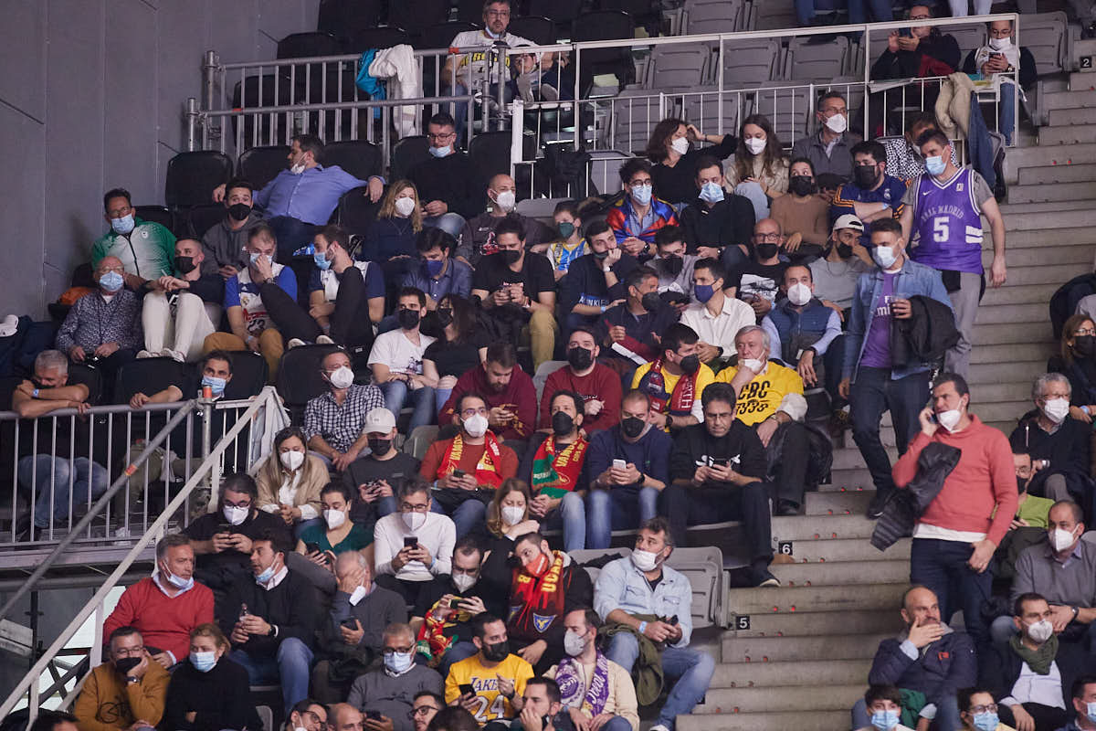 Las imágenes de las gradas del Palacio de los Deportes de Granada en el segundo encuentro de cuartos de final