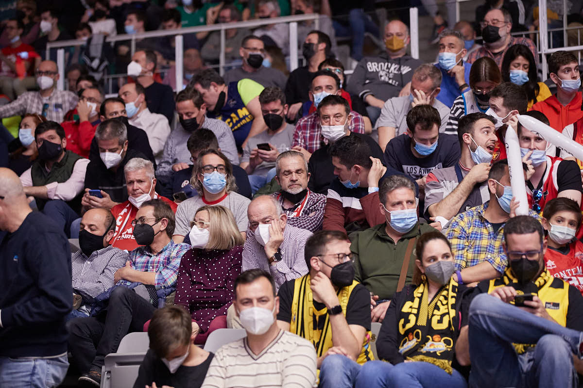 Las imágenes de las gradas del Palacio de los Deportes de Granada en el segundo encuentro de cuartos de final
