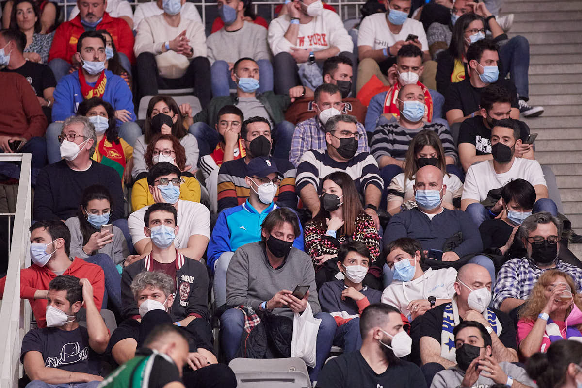 Las imágenes de las gradas del Palacio de los Deportes de Granada en el segundo encuentro de cuartos de final