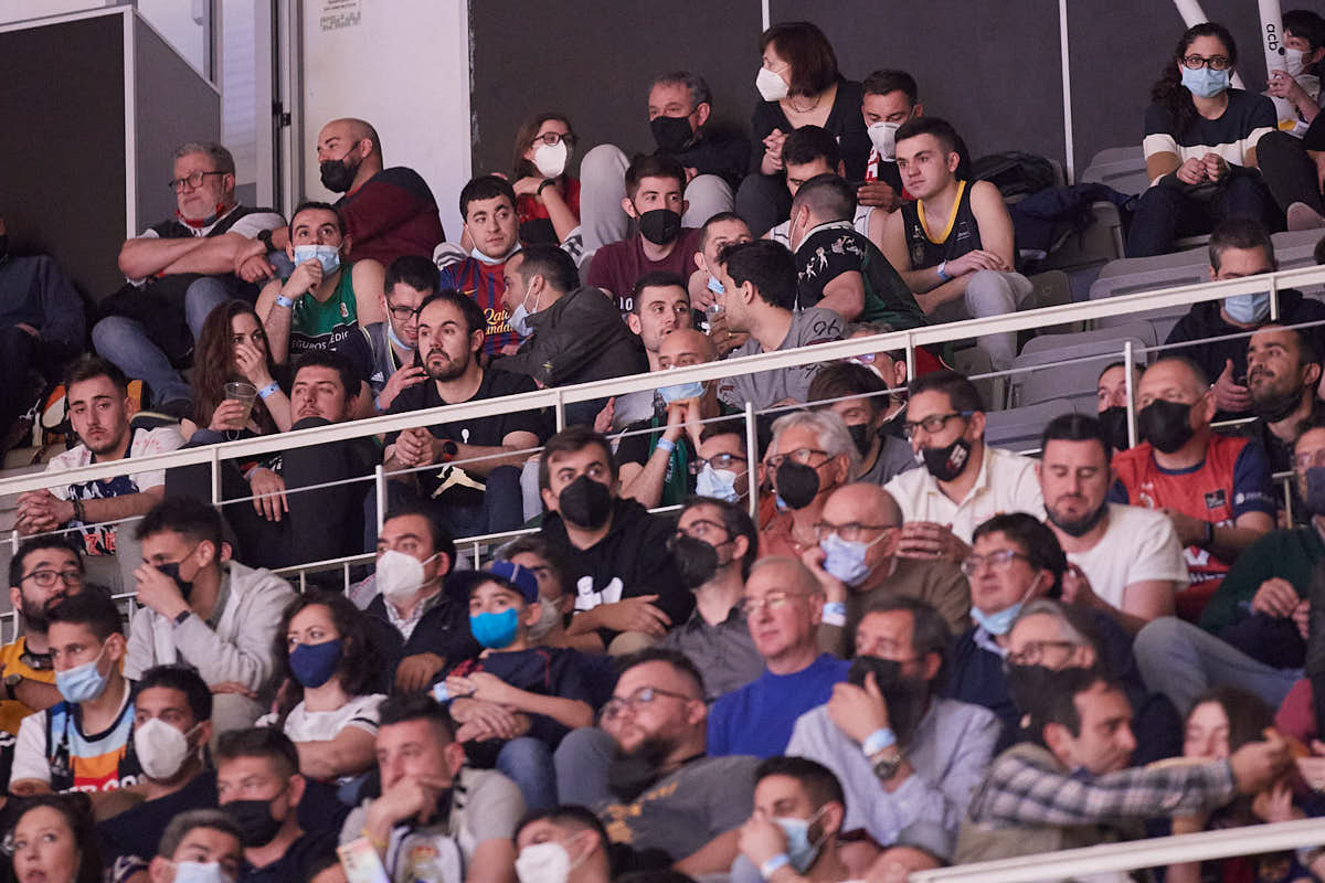 Las imágenes de las gradas del Palacio de los Deportes de Granada en el segundo encuentro de cuartos de final