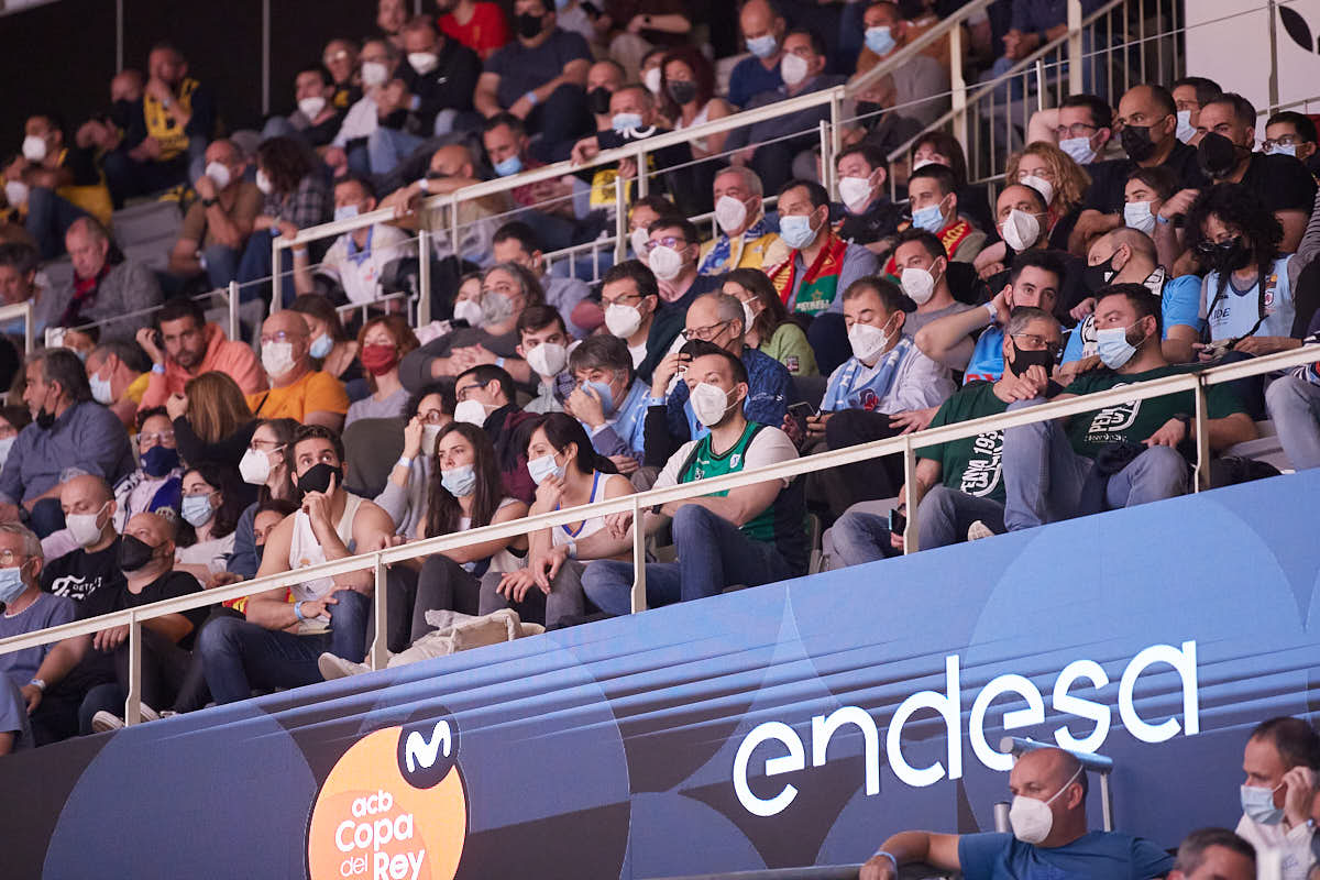 Las imágenes de las gradas del Palacio de los Deportes de Granada en el segundo encuentro de cuartos de final