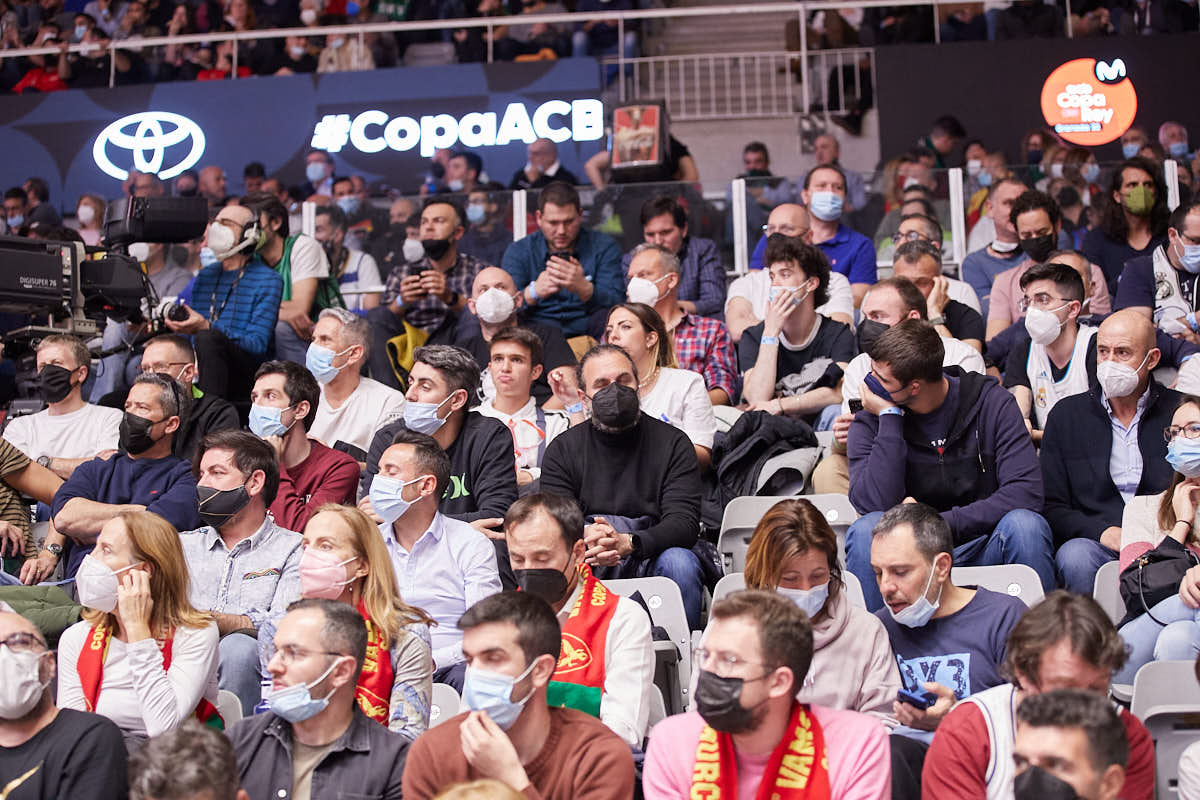 Las imágenes de las gradas del Palacio de los Deportes de Granada en el segundo encuentro de cuartos de final